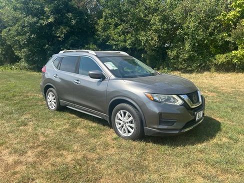 Used 2017 Nissan Rogue SV w/ SV Family Package FWD image 17