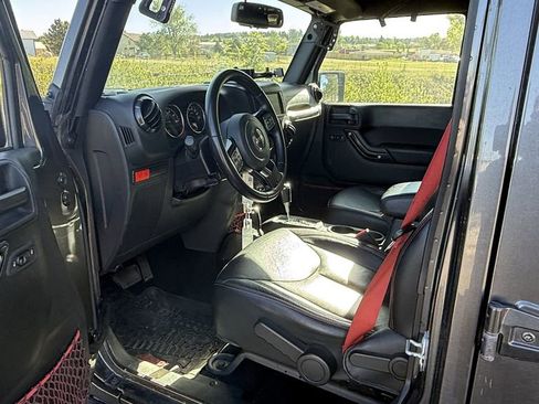 Used 2018 Jeep Wrangler Unlimited Rubicon AWD/4WD image 3