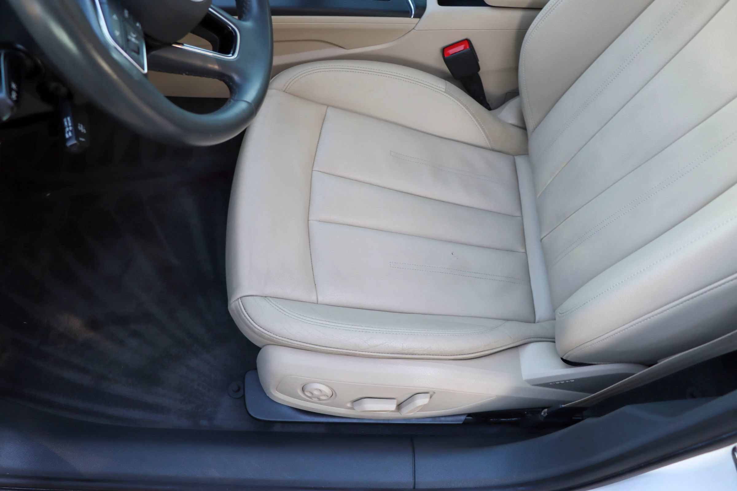 Used 2018 Audi A4 2.0T Ultra Premium w/ Convenience Package FWD image 16