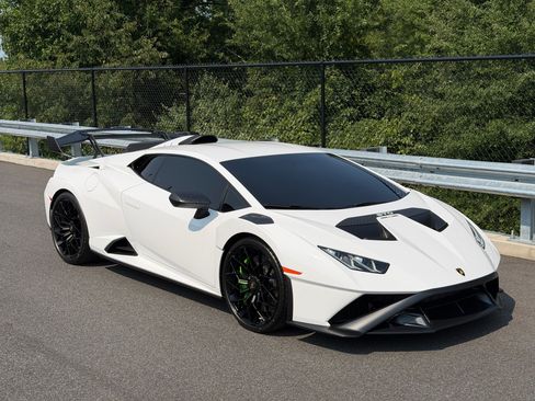 Used 2024 Lamborghini Huracan STO RWD image 10