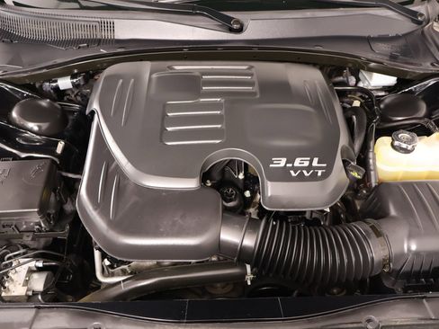 Used 2019 Chrysler 300 Touring w/ Chrome Appearance Package RWD image 18
