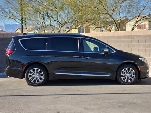 Used 2022 Chrysler Pacifica Pinnacle image 10