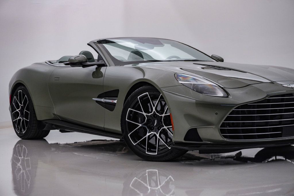 Used 2026 Aston Martin Vanquish Convertible RWD image 2