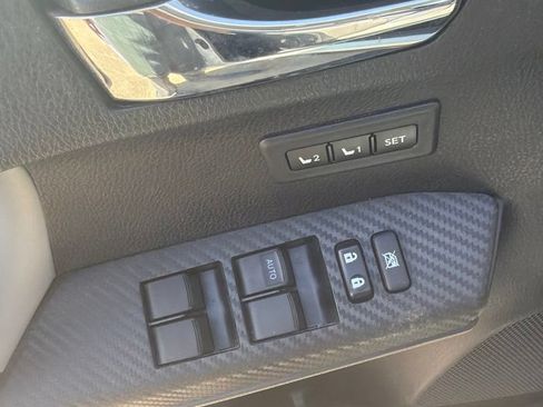 Used 2015 Toyota RAV4 Limited w/ Technology Package FWD image 7