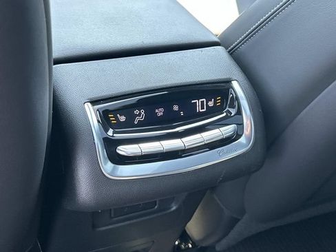 Used 2023 Cadillac XT6 Premium Luxury w/ Technology Package AWD/4WD image 19