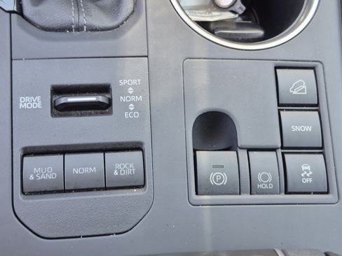 Certified 2025 Toyota Highlander XLE AWD/4WD image 32