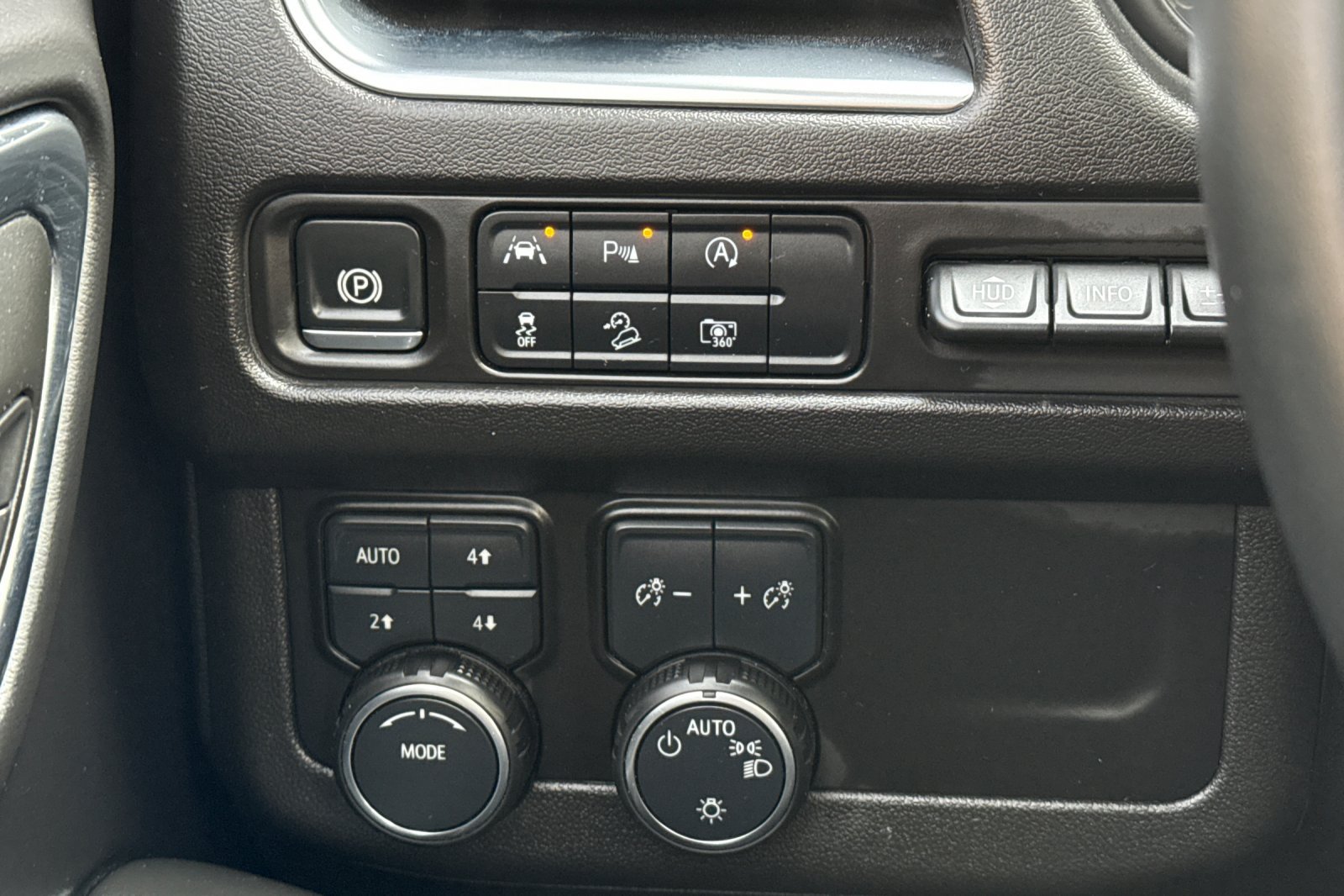 Used 2025 Chevrolet Tahoe Premier AWD/4WD image 36