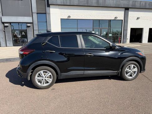Used 2022 Nissan Kicks S FWD image 3