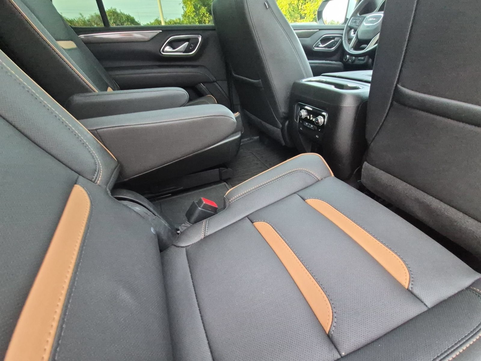 Used 2023 GMC Yukon AT4 w/ LPO, Floor Liner Package AWD/4WD image 31