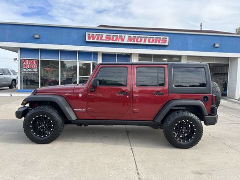 Used 2011 Jeep Wrangler Unlimited Rubicon w/ Trailer Tow Group image 3