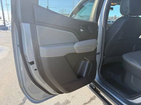 Used 2025 Chevrolet Colorado ZR2 w/ Technology Package image 12