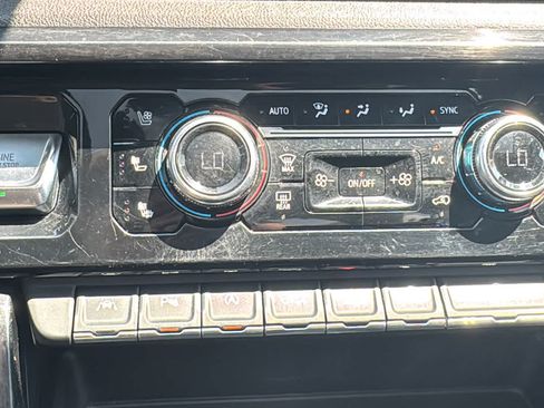 Certified 2024 GMC Sierra 1500 AT4 w/ Technology Package AWD/4WD image 17