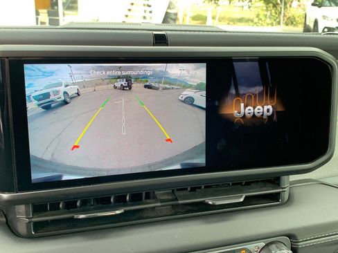 Used 2025 Jeep Wrangler Sahara image 17