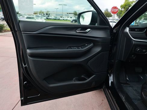 New 2025 Jeep Grand Cherokee Laredo image 11