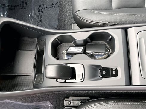 Used 2025 Volvo XC40 B5 Core w/ Protection Package Premier image 20