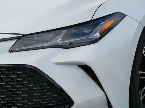 Used 2022 Toyota Avalon Touring FWD image 10