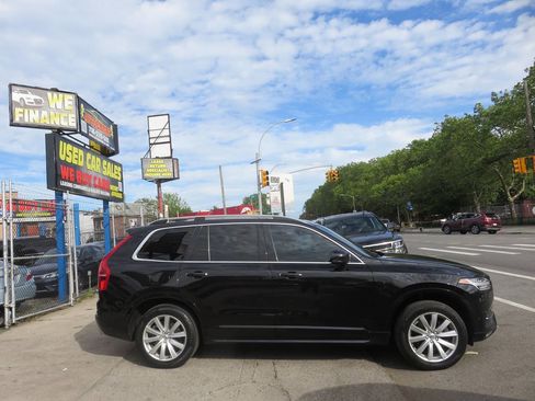 Used 2018 Volvo XC90 T6 Momentum w/ Convenience Package AWD/4WD image 9