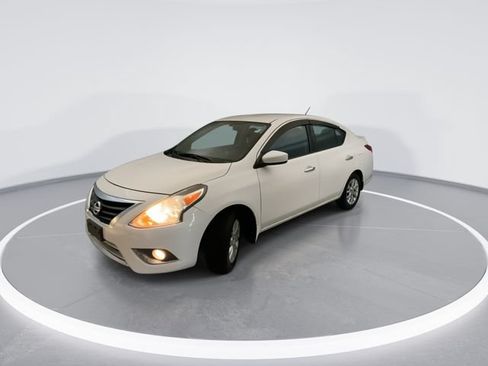 Used 2017 Nissan Versa SV w/ SV Special Edition Package FWD image 2