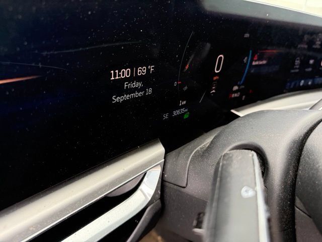Used 2024 Cadillac Lyriq Sport AWD/4WD image 7