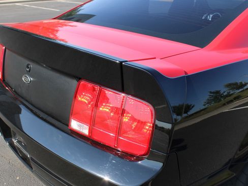 Used 2006 Ford Mustang GT RWD image 9