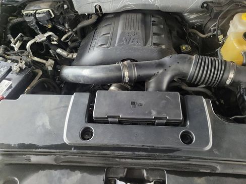 Used 2017 Ford Expedition XLT image 30