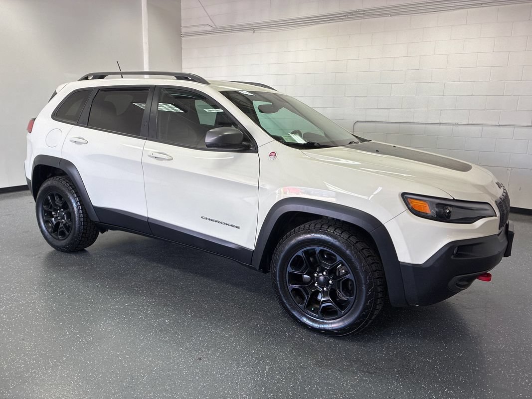 Used 2019 Jeep Cherokee Trailhawk w/ Cold Weather Group AWD/4WD image 2