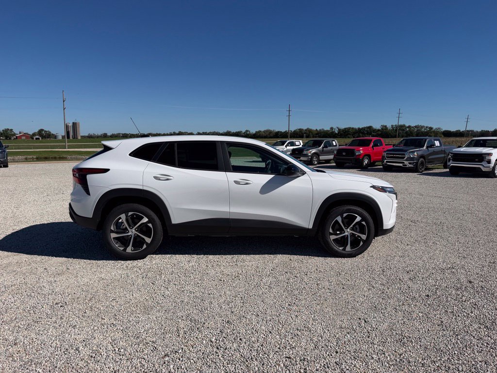 New 2026 Chevrolet Trax RS w/ Sunroof Package FWD image 2