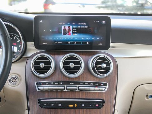 Used 2022 Mercedes-Benz GLC 300 4MATIC w/ Premium Package Lite image 11