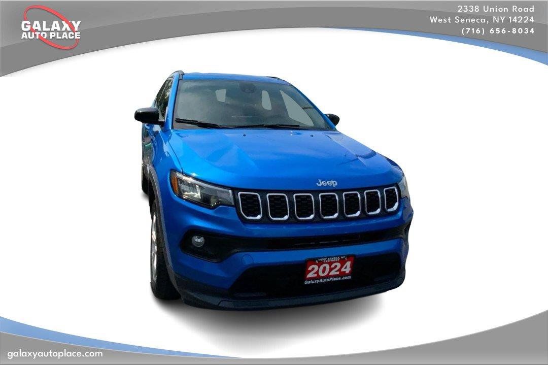 Used 2024 Jeep Compass Latitude AWD/4WD image 3