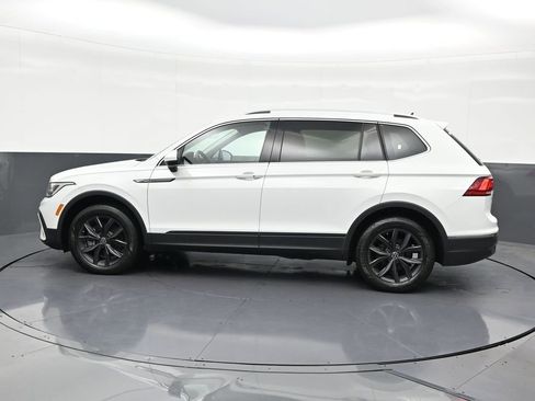 Used 2024 Volkswagen Tiguan SE image 2