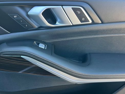 Used 2025 BMW X7 xDrive40i w/ Climate Comfort Package image 20