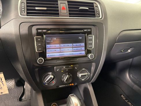 Used 2012 Volkswagen Jetta SE FWD image 17