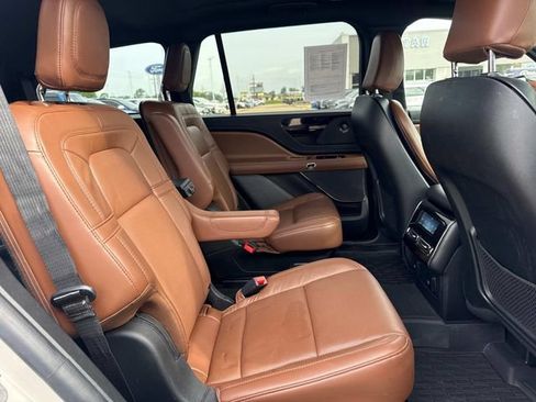Used 2022 Lincoln Aviator Grand Touring w/ Equipment Group 301A AWD/4WD image 13