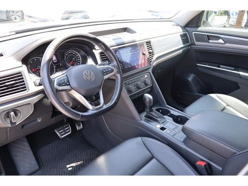 Used 2021 Volkswagen Atlas SE FWD image 16
