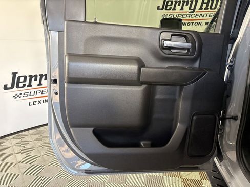 Used 2025 Chevrolet Silverado 2500 Custom image 21