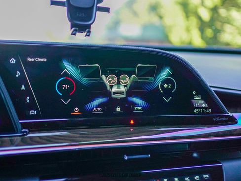 Used 2023 Cadillac Escalade ESV Sport Platinum image 24