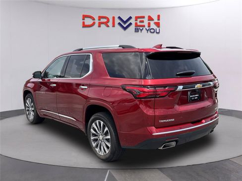 Used 2023 Chevrolet Traverse Premier FWD image 6