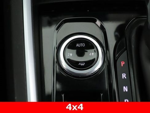 Used 2024 Chevrolet Colorado LT w/ LT Convenience Package II image 25