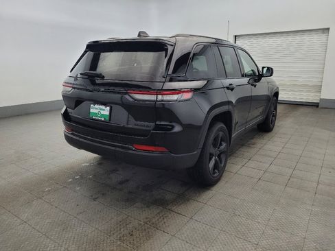 Used 2023 Jeep Grand Cherokee Limited w/ Black Appearance Package image 11