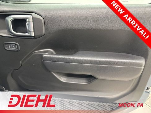 Used 2024 Jeep Wrangler Sport S image 14