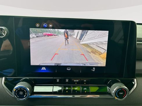 Used 2023 Chevrolet Colorado Trail Boss AWD/4WD image 19