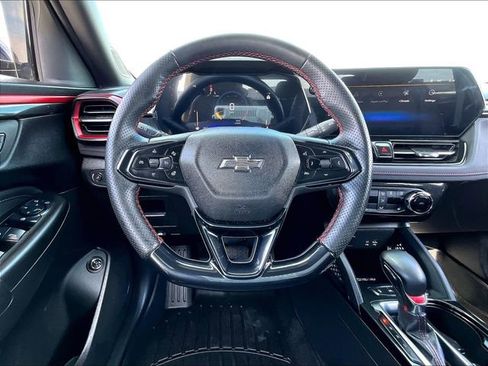 Used 2025 Chevrolet TrailBlazer RS w/ Convenience Package image 17