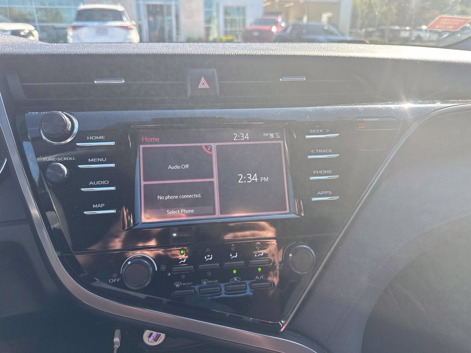Used 2019 Toyota Camry LE FWD image 12