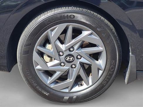 Used 2024 Hyundai Elantra SEL FWD image 13