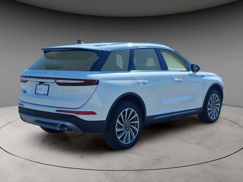 Used 2023 Lincoln Corsair Reserve image 9