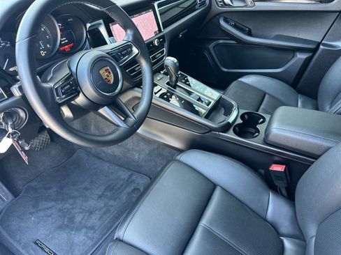 Used 2022 Porsche Macan AWD/4WD image 4