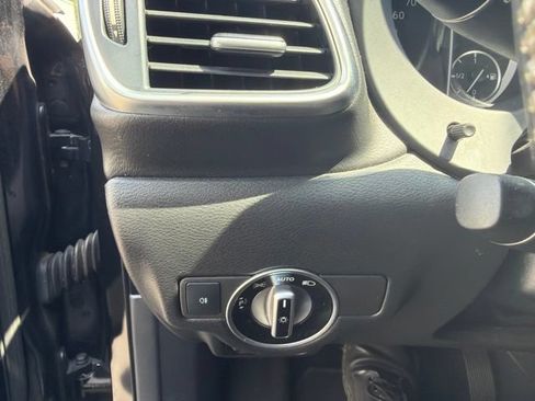 Used 2017 INFINITI QX30 FWD image 10