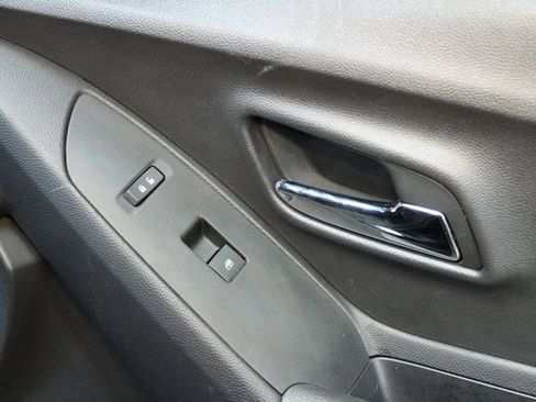 Used 2020 Chevrolet Trax LT image 9