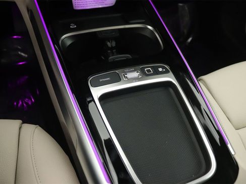 New 2025 Mercedes-Benz GLB 250 image 7