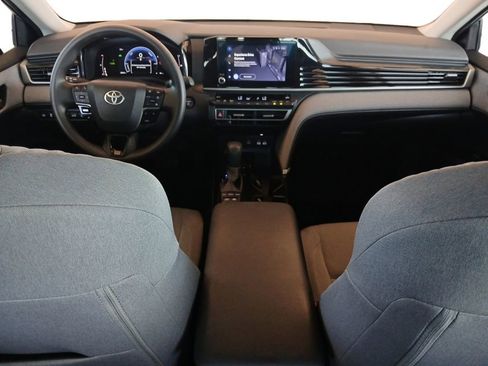 Used 2025 Toyota Camry LE w/ Convenience Package AWD/4WD image 10